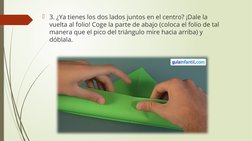 3. ¿Ya tienes los dos lados juntos en el centro? ¡Dale la 
vuelta al folio! Coge la parte de abajo (coloca el folio de tal