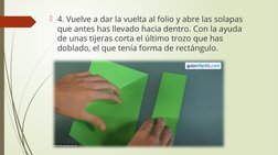 4. Vuelve a dar la vuelta al folio y abre las solapas 
que antes has llevado hacia dentro. Con la ayuda 
de unas tijeras cor