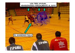 LOS TRES AYUDAN 
ABANDONANDO PARCIALMENTE AL SUYO
EL AVANZADO FALLA
