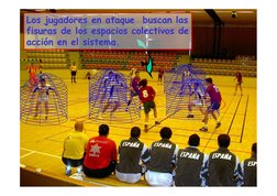 Los jugadores en ataque  buscan las 
fisuras de los espacios colectivos de 
fisuras de los espacios colectivos de 
acción en