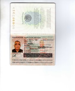 8 I 
i 
.'¡iiií'.:1"»11' 
- 
¿ ü 2 n 
11 
PASAPORTE 
Estados Unidos Mexicanos 
1 ípo 
Clave d e l país de expedición 
Type/