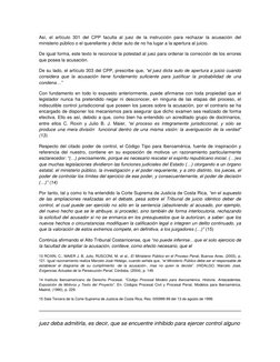 Así, el artículo 301 del CPP faculta al juez de la instrucción para rechazar la acusación del 
ministerio público o el querel