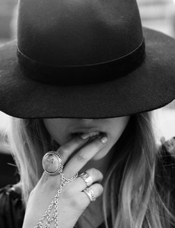 JUNE 2011  www.papercutmag.com
4
