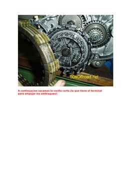 A continuacion sacamos la varilla corta (la que tiene el terminal 
para empujar los embragues):

