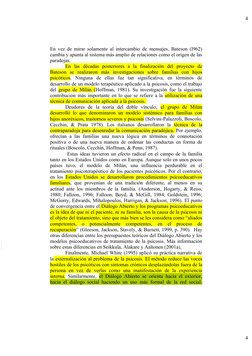 En vez de mirar solamente al intercambio de mensajes, Bateson (l962)
cambia y apunta al sistema más amplio de relaciones como