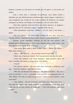 importa o quanto eu não quero ser atraída por ele agora, eu não posso me 
ajudar. 
Com o rosto duro e cinzelado da perfeiçã